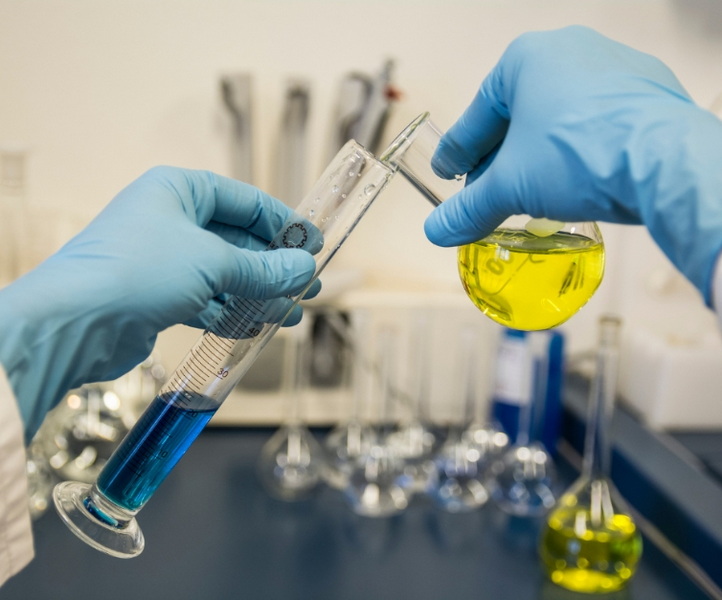 How to Choose the Right Chemical Raw Materials for Your Industry-_3